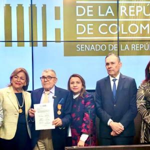 senador Efraín Cepeda, Martín Mestre, el abogado Raúl Romero del Río, entre otros presentes en el acto realizado en el Congreso.