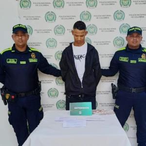 Oscar Tatis Barrios, de 21 años, extorsionista de ‘Los Costeños’ capturado por la Policía del Atlántico.