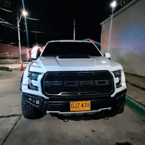 Camioneta que propició la muerte del hombre. 