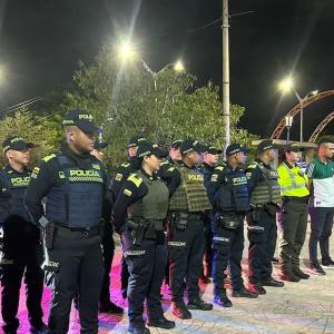 La Policía Metropolitana de Barranquilla despliega sus patrulleros en puntos críticos de la ciudad durante las tomas masivas.