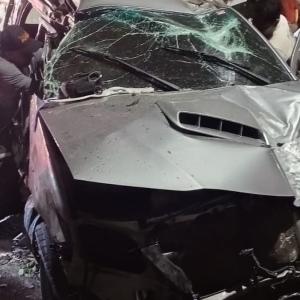 Uno de los vehículos luego del accidente