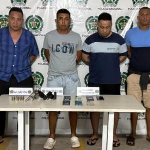 Fotografía de reseña de los capturados