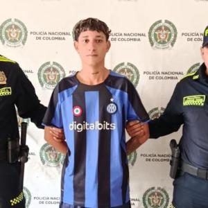 Juan Alfaro Martínez, de 22 años, capturado por agredir a su pareja sentimental con un cuchillo en Sabanalarga.