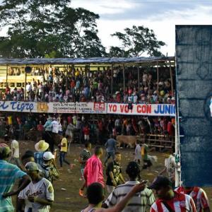 Brainer Marrugo, de 25 años, fue embestido violentamente por un toro mientras participaba como espectador en el evento taurino