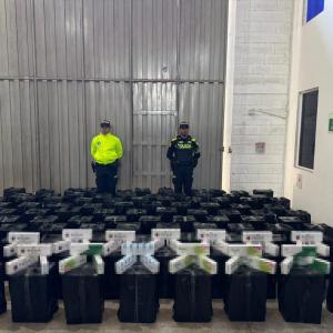 Mercancía ilegal incautada.