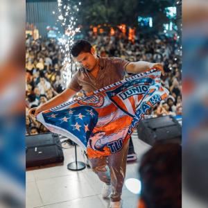 Elder Dayán Díaz celebra el nuevo título del Junior.