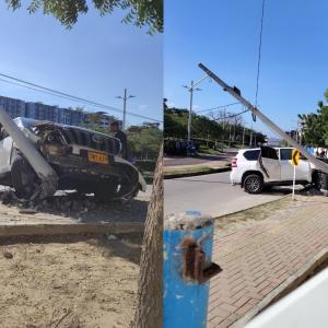 Así quedó el carro luego del ataque.