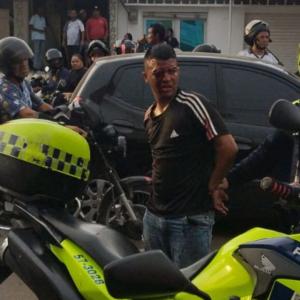 La reacción de la comunidad, sumada a la intervención de la patrulla de vigilancia, permitió la captura de uno de los presuntos implicados.