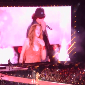 Shakira y Beéle cantando ‘Hips Don’t Lie’ en México