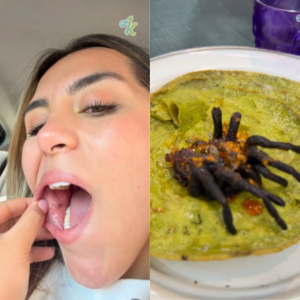 La influencer mexicana probando el taco de tarántula