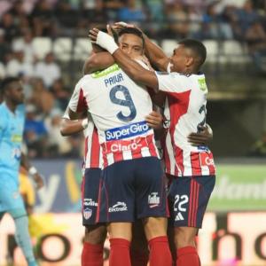 Luis Fernando Muriel, Guillermo Paiva y Jesús Rivas celebrando el gol del tomasino frente a Jaguares de Córdoba.