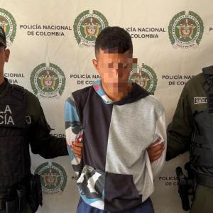 Fotografía de reseña de la captura de Isley de Jesús Acosta alias El Burro, presunto extorsionista de ‘Los Costeños’.