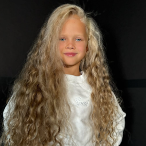 Eseniia Mikheeva, la niña que Shakira eligió para bailar con ella en la final del Mundial 2026