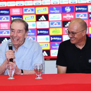 Alfredo Arias, técnico de Junior durante su presentación a los medio de comunicación