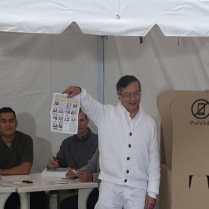 Presidente Gustavo Petro votando en el Congreso de la República