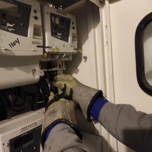 Contador eléctrico manipulado.