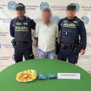 El adulto mayor fue capturado luego de que las autoridades hallaran presunta marihuana oculta en un paquete de galletas.