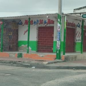 Varias tiendas en el municipio de Soledad amanecieron cerradas este sábado.