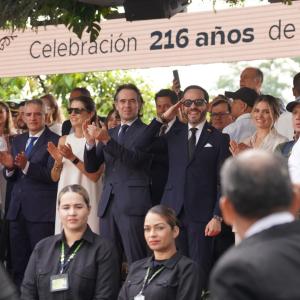 De la Espriella en desfile del 20 de Julio