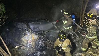 Bomberos en el accidente de la Circunvalar de la Prosperidad.