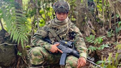 La víctima fue identificada Anderson de Jesús Muñoz Sarmiento, un joven soldado profesional de 25 años.