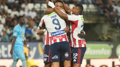 Luis Fernando Muriel, Guillermo Paiva y Jesús Rivas celebrando el gol del tomasino frente a Jaguares de Córdoba.