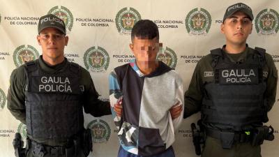Fotografía de reseña de la captura de Isley de Jesús Acosta alias El Burro, presunto extorsionista de ‘Los Costeños’.