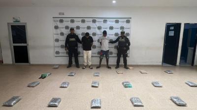 La droga incautada y los capturados quedaron a disposición de la Fiscalía.