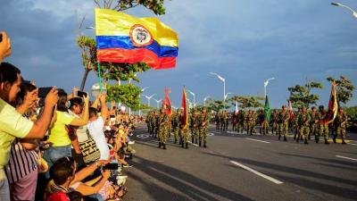 Desfile conmemorativo del 20 de julio