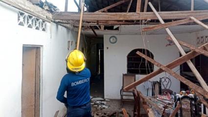 Bomberos acudieron a la emergencia.