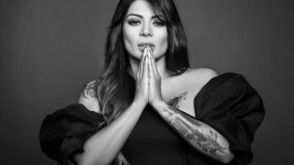 La artista se disculpó con la vicepresidenta por una serie de trinos ofensivos. 