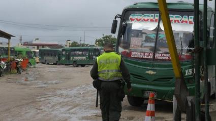 La Policía hace presencia en las nevadas de los buses en Soledad.