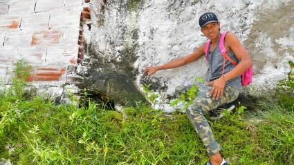 Caminando por el arroyo, este barranquillero recordó los momentos de angustia que vivieron los pequeños estudiantes, cuyas edades oscilan entre los 5 y 7 años.