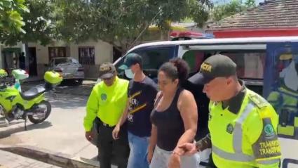 Durante el operativo fueron capturadas tres personas, quienes, presuntamente, eran los encargados de la fabricación y expedición de tarjetas de propiedad