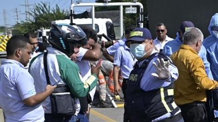 El hecho ocurrido en la mañana de este miércoles en la vía Oriental, además de cobrar la vida de Yarelis, dejó a sus dos acompañantes heridos.