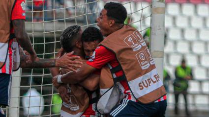 Carlos Bacca en la celebración del gol.