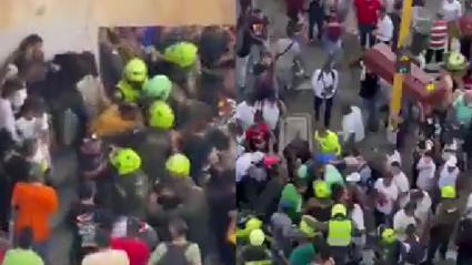 El hecho quedó registrado en una serie de videos aficionados. 