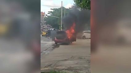 Inicialmente se desconocen las razones que provocaron el incendio del vehículo