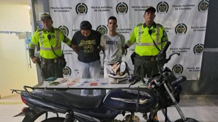 Dos de los cinco capturados en operativos de la Policía Metropolitana. 