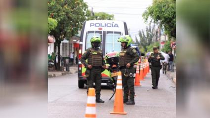 Hasta este establecimiento comercial llegaron los delincuentes a cometer el atraco.