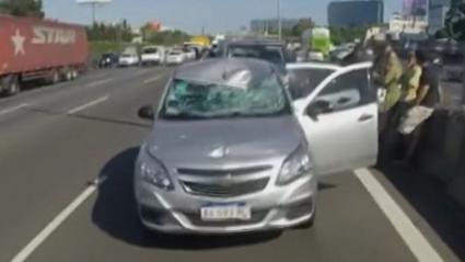 Auto que arrolló al sujeto en el lugar de los hechos.