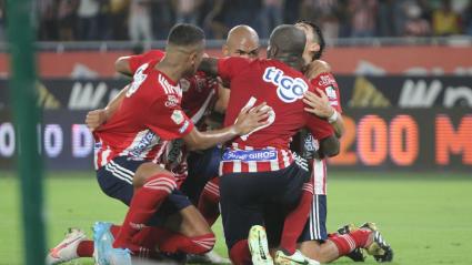 Celebración de Junior durante un partido en el estadio Metropolitano