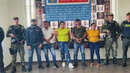 Los siete capturados. 