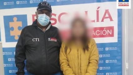 Capturada con agentes. 