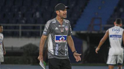 Arturo Reyes, técnico de Junior. 