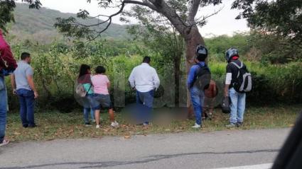 Tras conocerse la noticia, personal de la Seccional de Tránsito y Transporte de la Policía del Atlántico llegó al sitio para comenzar a buscar al conductor del vehículo involucrado.