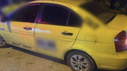 En este taxi se encontró el cadáver cuyo caso genera consternación en todo el país