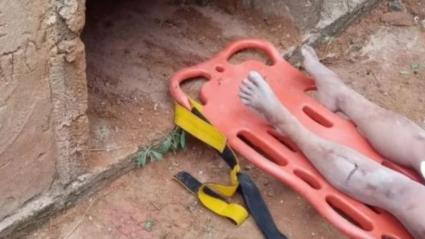 La mujer fue rescatada por el vigilante del lugar y otro sujeto.