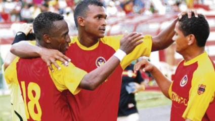 Álex de Ávila (centro), asesinado en Puerto Colombia. 