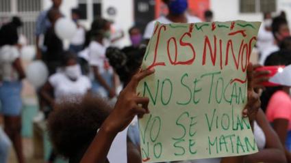 Carteles para la no repetición de la violencia contra los menores de edad